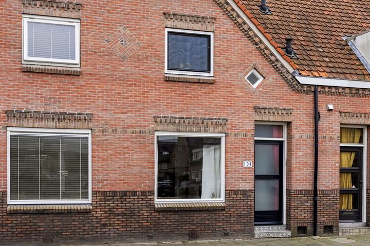 Bekijk foto 45 van Monseigneur Völkerstraat 104