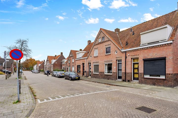 Bekijk foto 47 van Monseigneur Völkerstraat 104