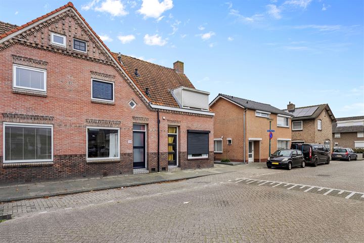 Bekijk foto 48 van Monseigneur Völkerstraat 104