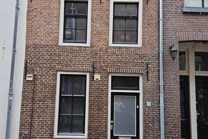 View photo 2 of Bornhovestraat 21