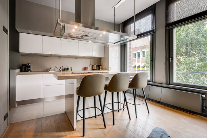 Photo 12 of Van Baerlestraat 148-1