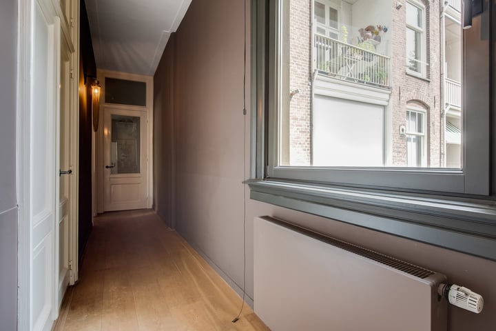 View photo 19 of Van Baerlestraat 148-1