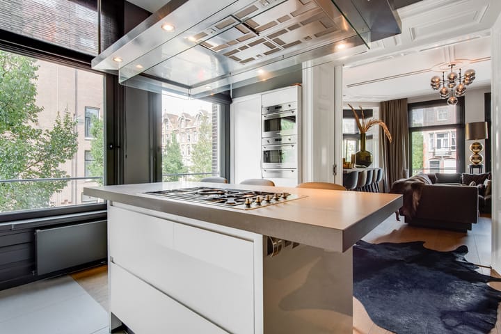 Photo 14 of Van Baerlestraat 148-1