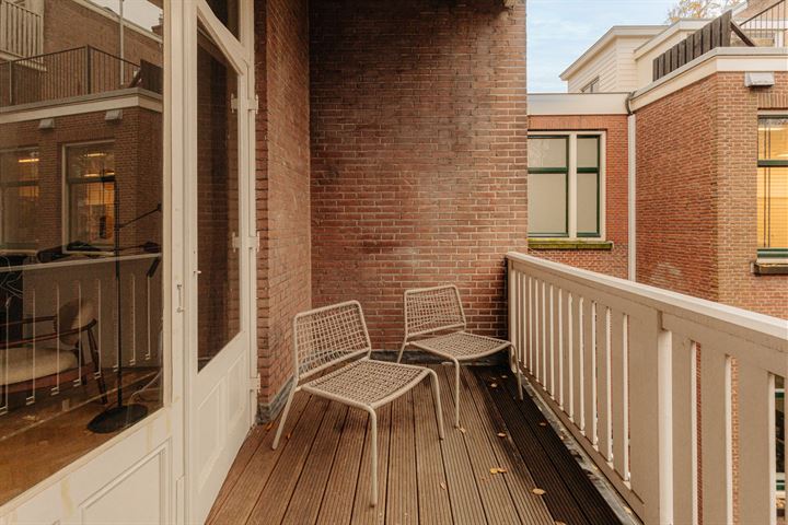 View photo 13 of Van Baerlestraat 142-2