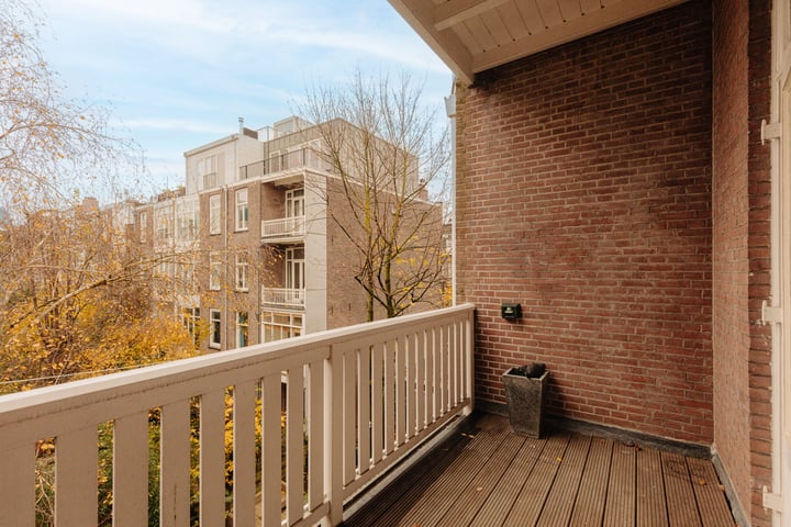 View photo 14 of Van Baerlestraat 142-2