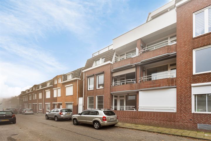 Bekijk foto 2 van Kloosterbosstraat 8