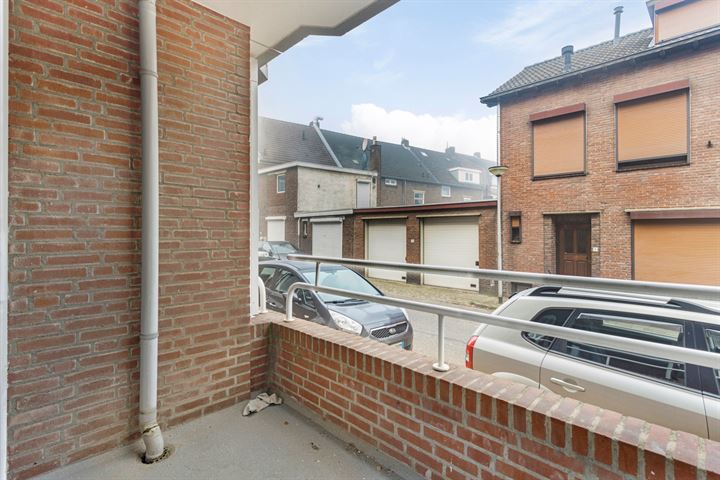 Bekijk foto 22 van Kloosterbosstraat 8