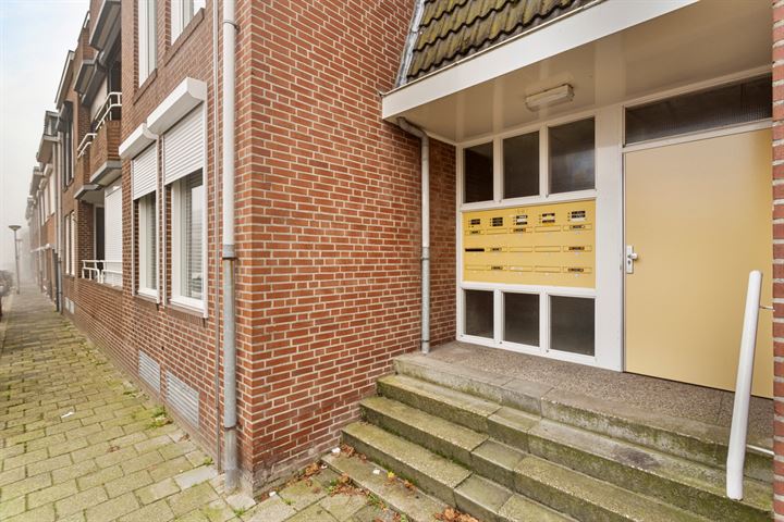 Bekijk foto 5 van Kloosterbosstraat 8