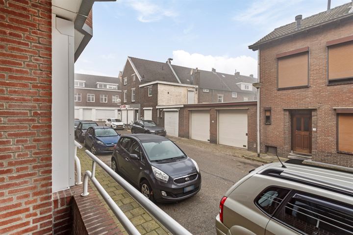 Bekijk foto 25 van Kloosterbosstraat 8