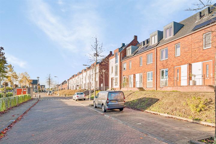 Bekijk foto 40 van Rietveldstraat 185