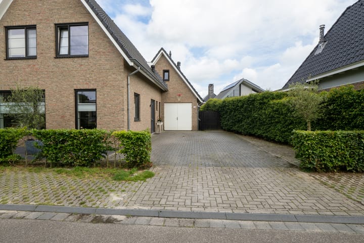 Foto 35 van Braam 10