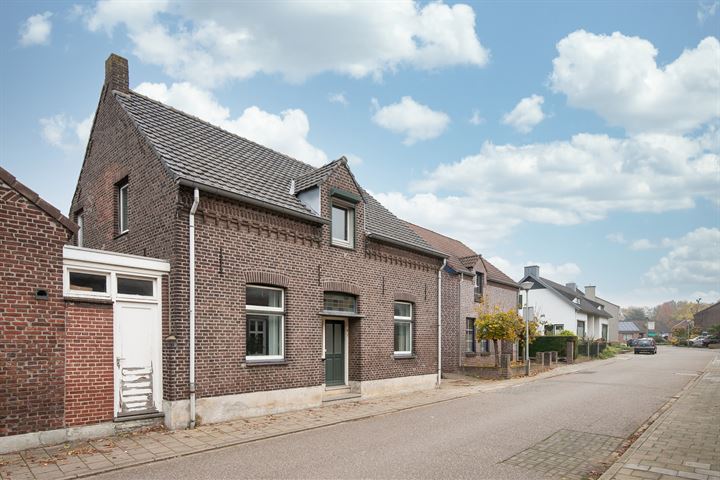 View photo 4 of Ronkenstraat 1