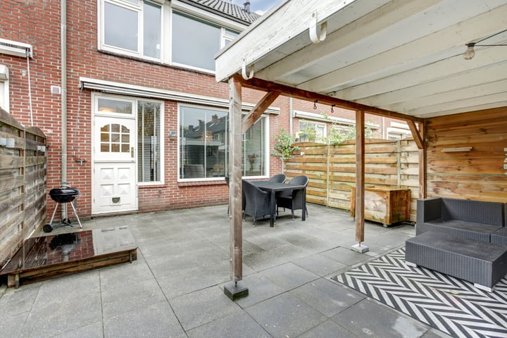 Bekijk foto 30 van Leeuwerikstraat 18