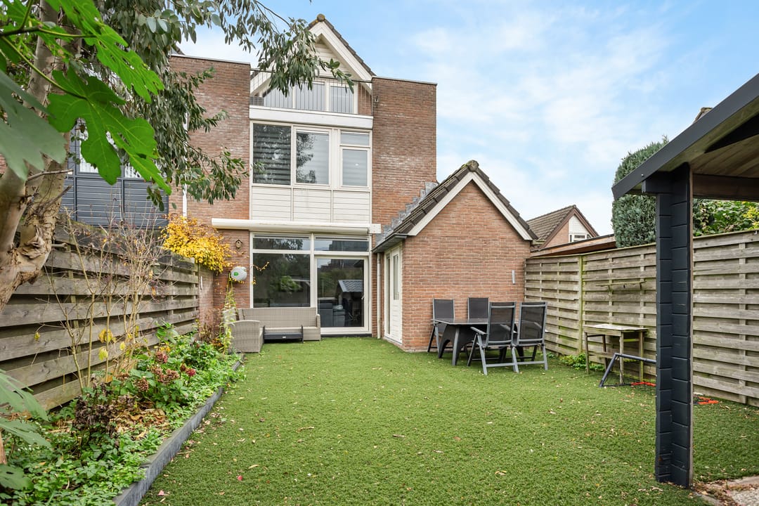 Foto 1 van Warenarburg 38