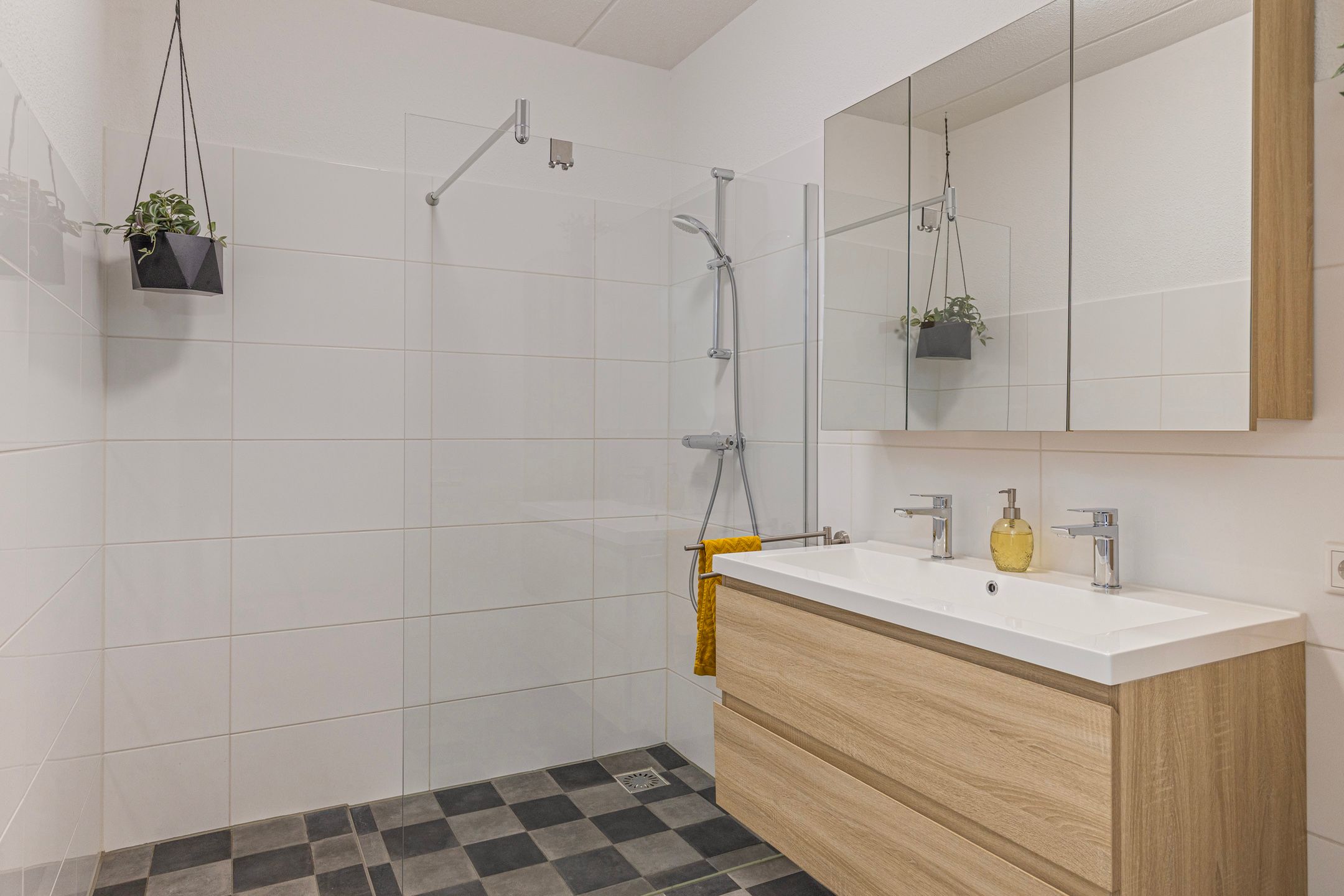 Foto 30 van Halvegas 1