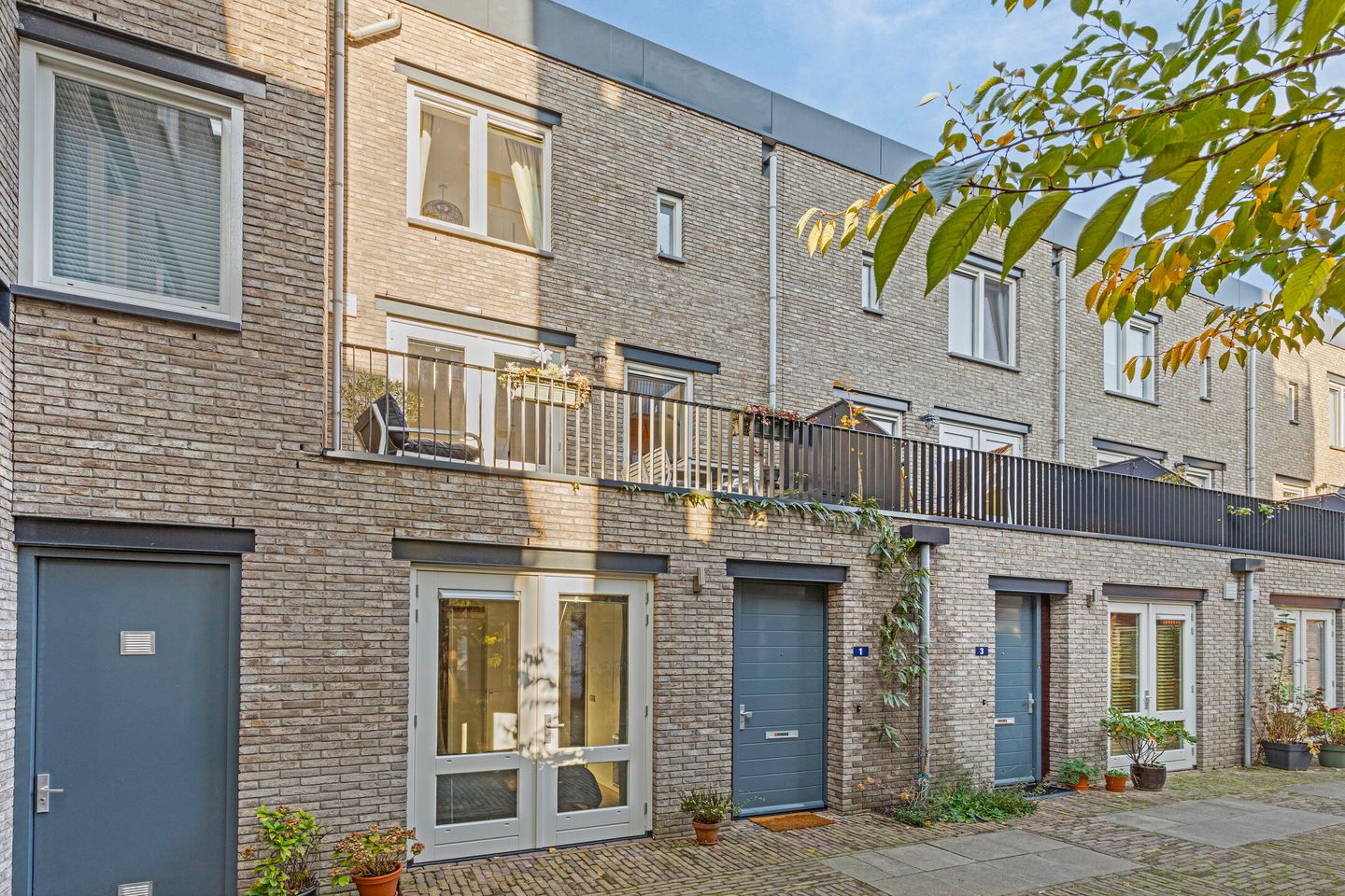 Foto 1 van Halvegas 1