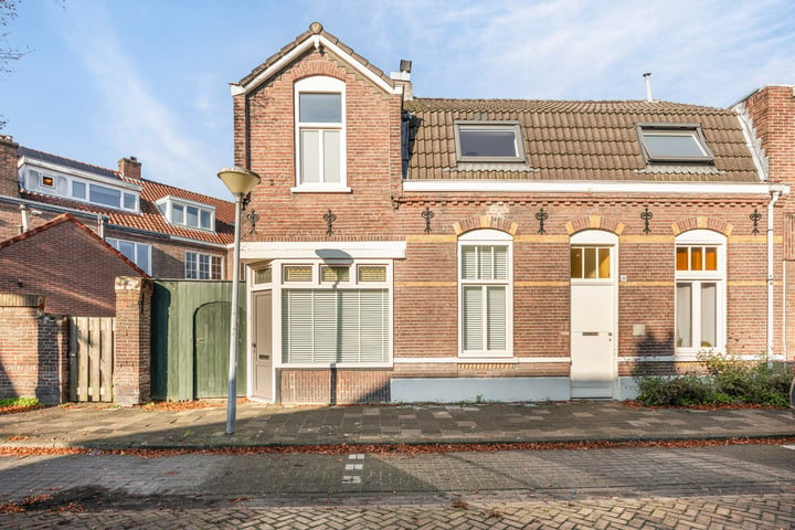 Bekijk foto 1 van Pastoor Dijkmansstraat 20