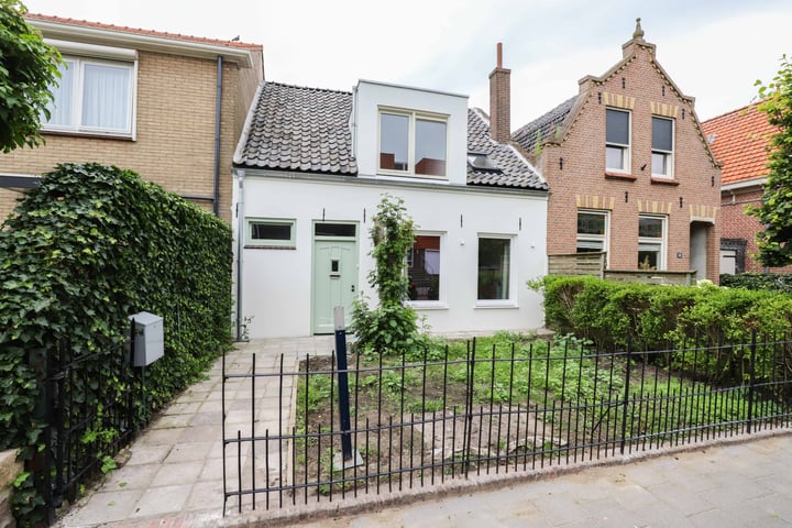 Bekijk foto 1 van Damstraat 56