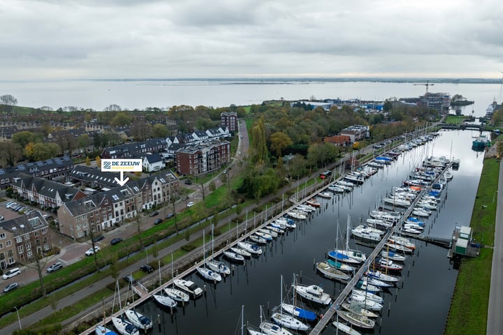 Bekijk foto 2 van Spoorbaan 19