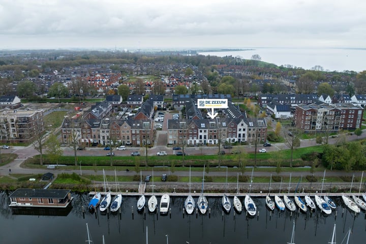 View photo 64 of Spoorbaan 19