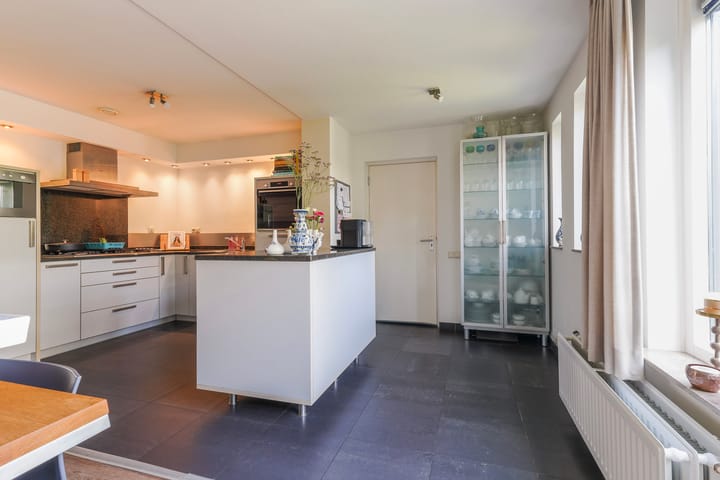 Foto 17 van van Loonstraat 9