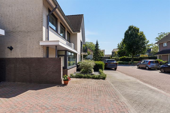 View photo 61 of van Loonstraat 9