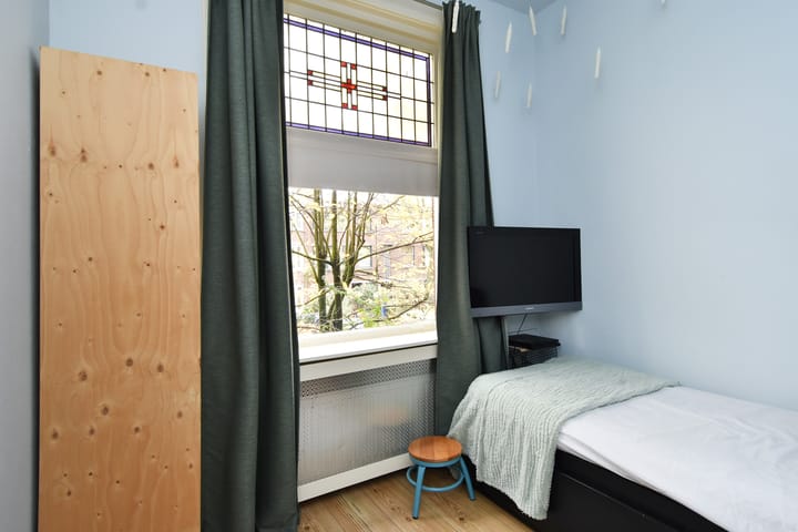 Foto 3 van Caan van Necklaan 126