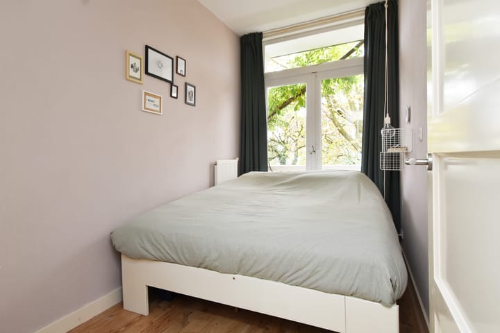 Foto 27 van Caan van Necklaan 126