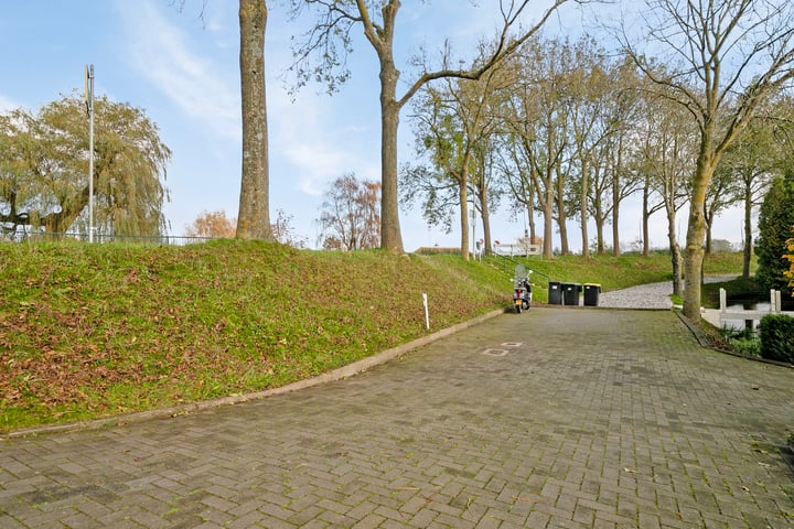 View photo 32 of Oosteinde 21