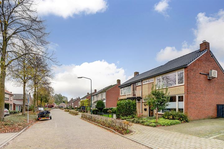 View photo 39 of Leeuweriklaan 27