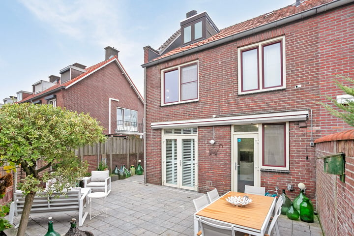 Bekijk foto 38 van Monseigneur Zwijsenstraat 35-A