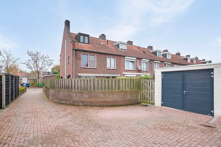 Bekijk foto 40 van Monseigneur Zwijsenstraat 35-A