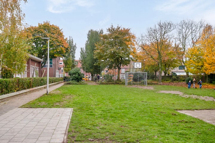 Bekijk foto 43 van Monseigneur Zwijsenstraat 35-A