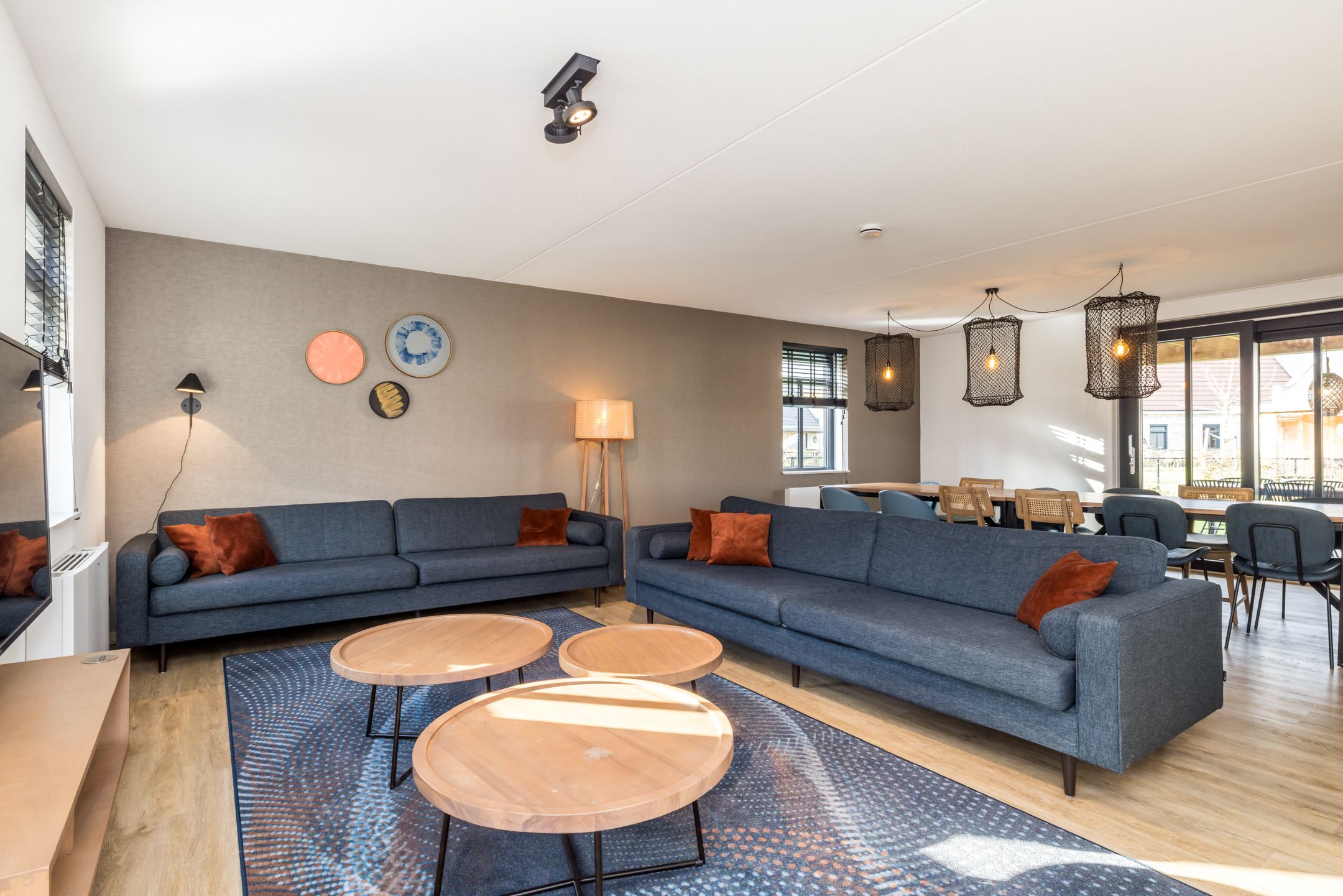6-bedroom freehold villa in Thorn — photo 3 of 5