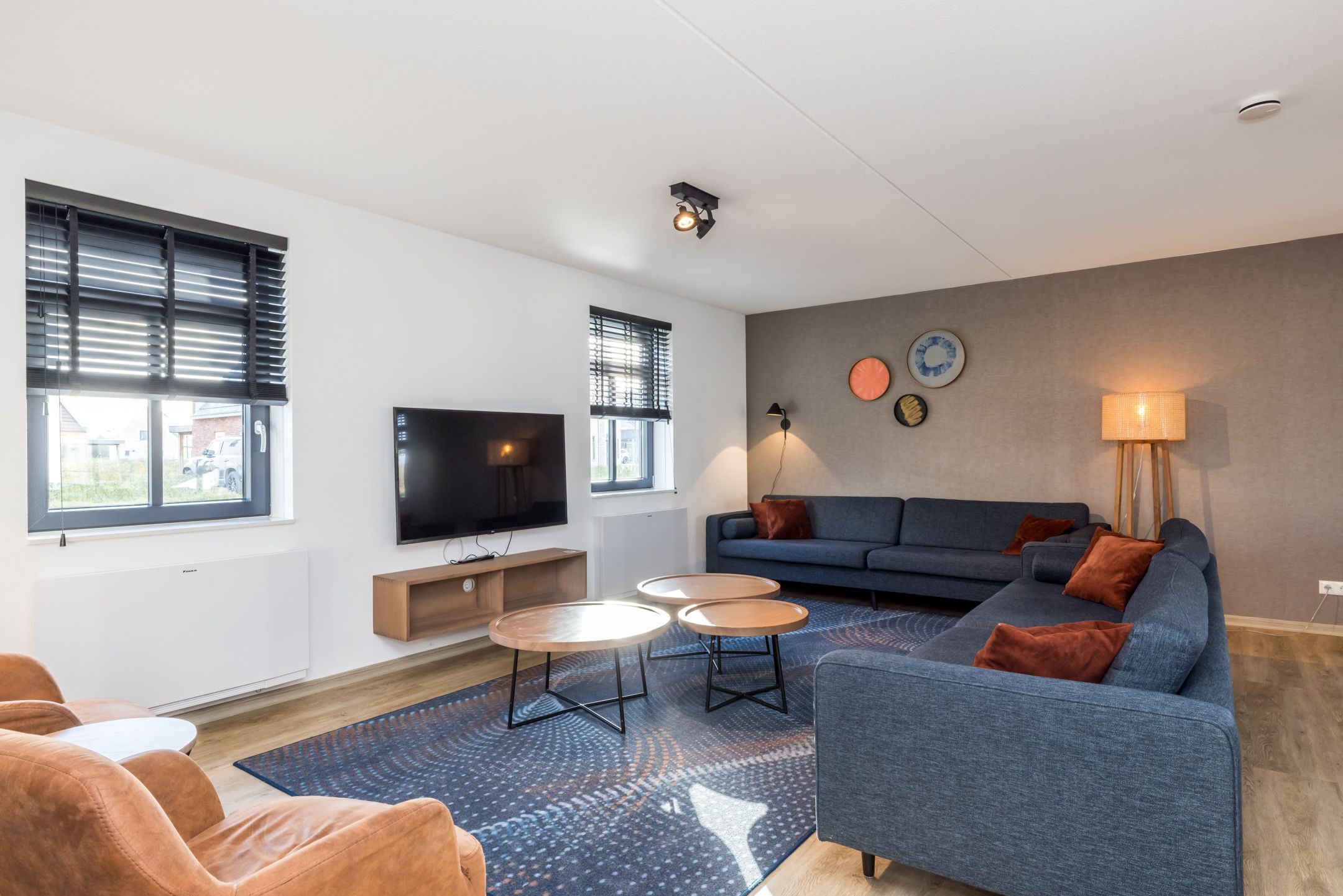 6-bedroom freehold villa in Thorn — photo 4 of 5