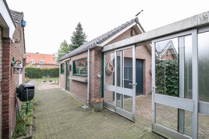 Bekijk foto 32 van van Lyndenlaan 12