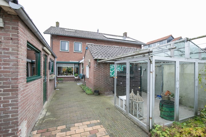 Bekijk foto 37 van van Lyndenlaan 12