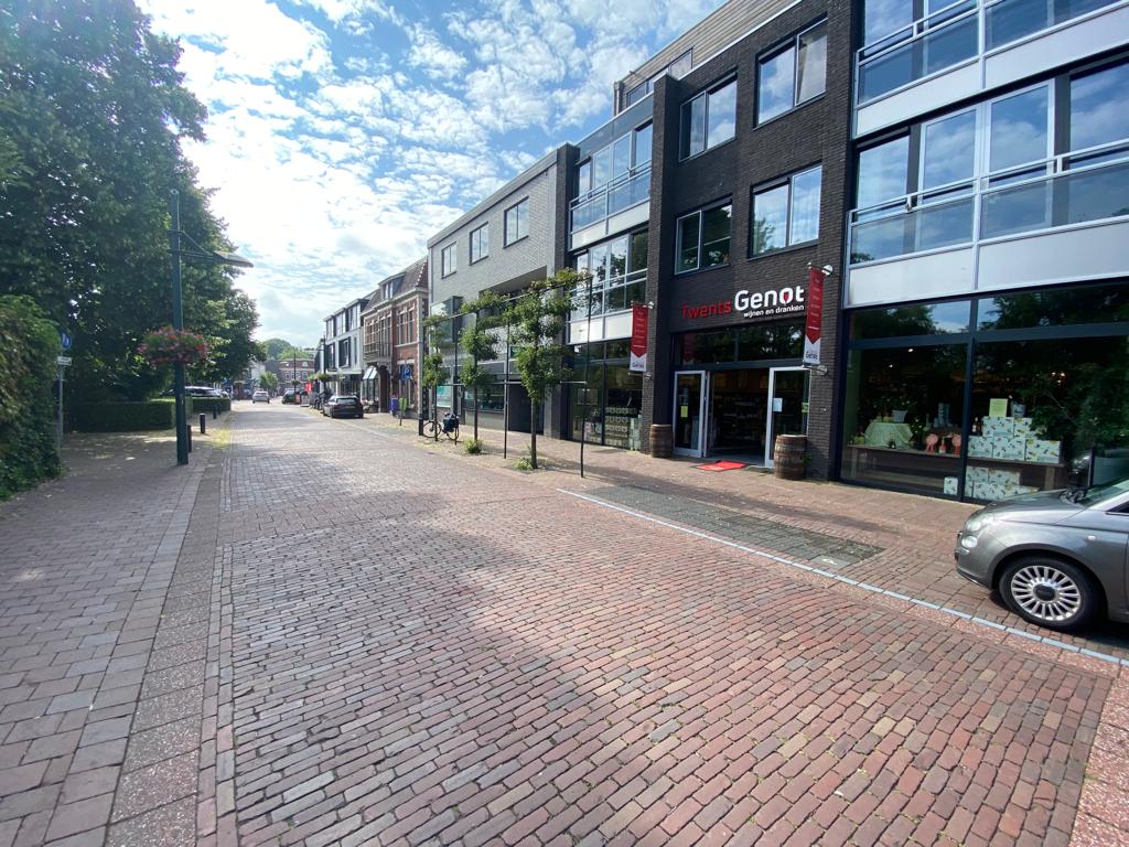 View photo 4 of Spoorstraat 45