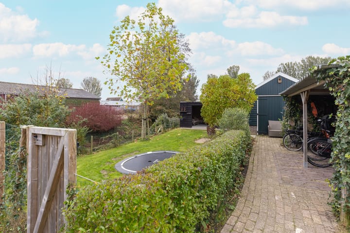 Photo 36 of Oosteinde 23