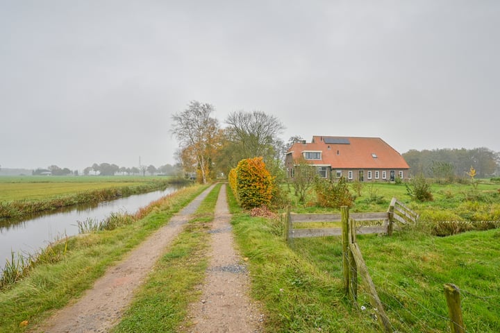 View photo 1 of Molenweg 33