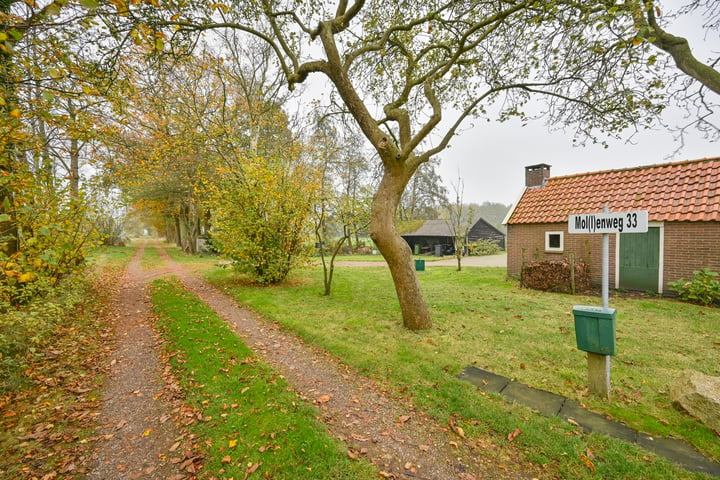 View photo 2 of Molenweg 33