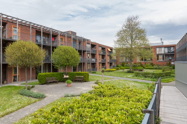 Foto 2 van Nieuwerkerckeplein 54