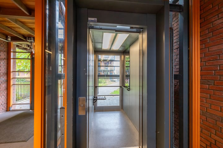 Photo 7 of Nieuwerkerckeplein 54