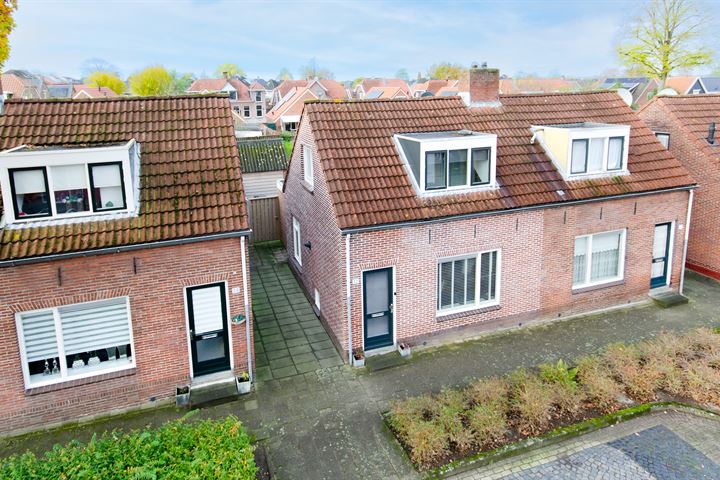 View photo 2 of Zuiderstraat 32