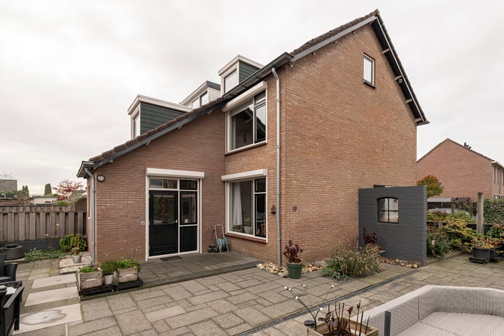 Bekijk foto 32 van Lingestraat 19