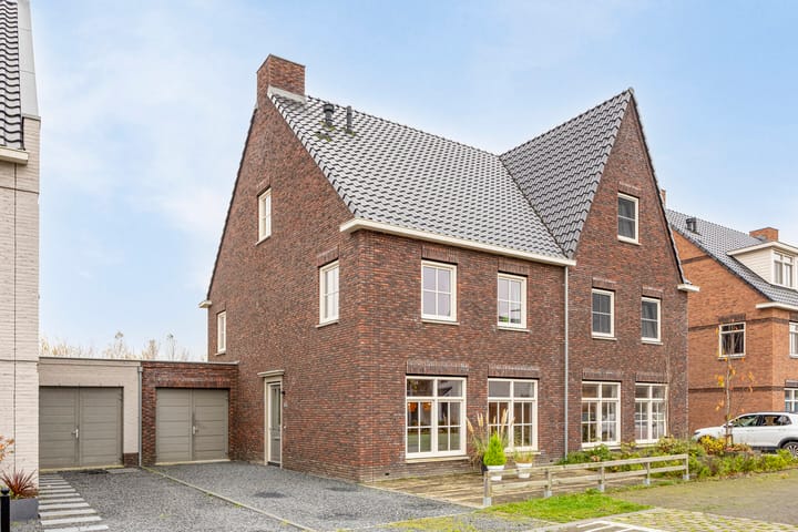 Foto 1 van Vossenzoom 275