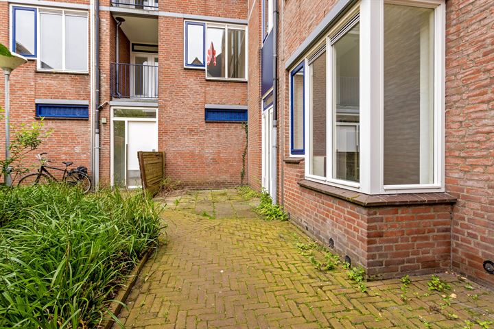 Bekijk foto 1 van Van Dishoeckstraat 42