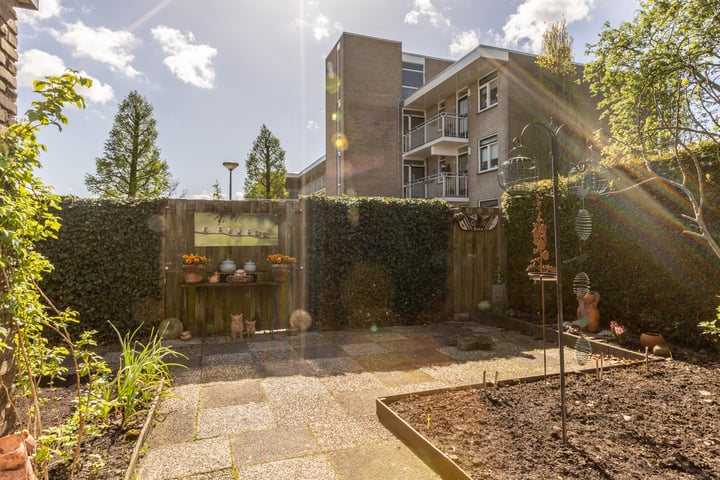 Bekijk foto 37 van Leliestraat 2