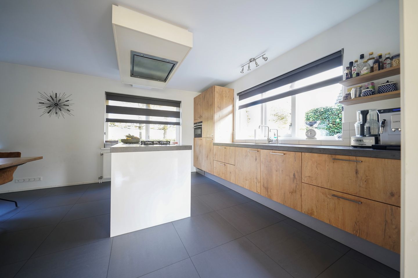 Foto 10 van Mennestraat 75