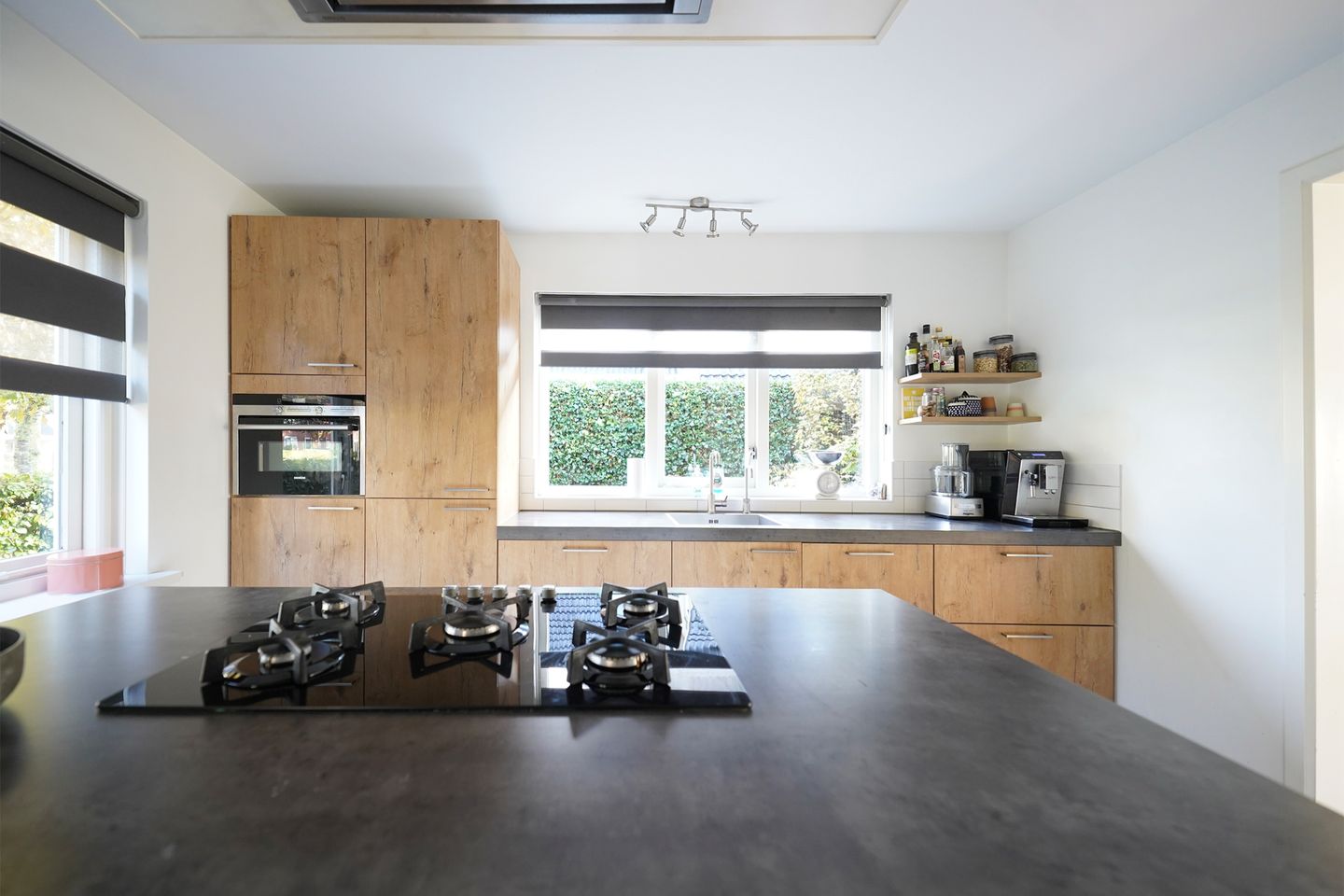 Foto 14 van Mennestraat 75